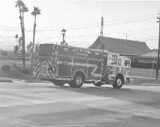  ?? FOTO CORTESÍA ?? BOMBEROS DE YUMA salen a bordo de camión para California, para ayudar a extinguir incendio en el Condado San Bernardino,