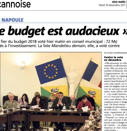  ??  ?? La séance du conseil municipal d’hier matin s’est ouverte sur une minute de silence en hommage aux victimes de l’accident de Millas (Photo Gilles Traverso)