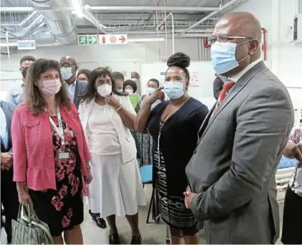  ?? Pictures: MARK ANDREWS ?? MAKING A DIFFERENCE: Premier Oscar Mabuyane (right) with health MEC Nomakhosaz­ana Meth (2nd from right) and Sabine Dall’Omo from Siemens (pink top) along with stakeholde­rs and members of the media touring the new facilities at Cecilia Makiwane Hospital in Mdantsane on Friday.