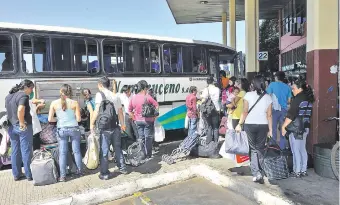  ??  ?? En la Terminal de Ómnibus habrá controles durante la Semana Santa para minimizar contagios.