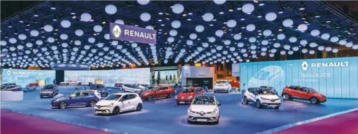  ?? | RENAULT ?? El display de mostró toda la gama disponible para Europa. Éste fue el más grande en cuanto a metros cuadrados y presentaci­ones dentro del autoshow.