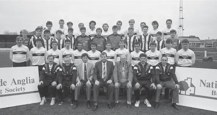  ?? ?? Maidenhead United players in their new kit in 1987. Ref:135064-4