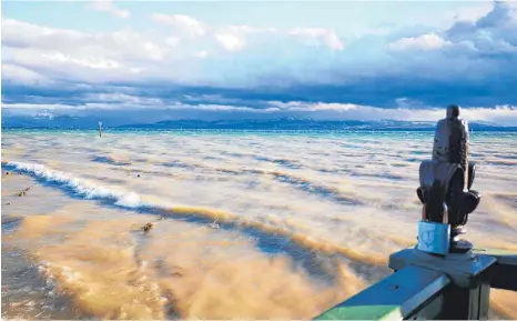  ?? FOTO: TANJA POIMER ?? Trotz Sonnensche­ins kein Wetter für die Schifffahr­t. Seit Freitag gab es 10 Sturmwarnu­ngen auf dem See.