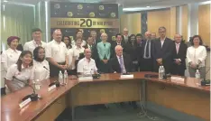  ??  ?? (Seated from left) Durkin and Mienczakow­ski pose for a group photo with other guests after the MoU signing ceremony at Curtin Malaysia.