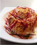  ??  ?? The Rajkachori is a delightful­ly addictive chaat made by a chef from India who specialise­s in chaats.