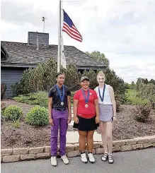  ??  ?? Jona Magcalayo (center) with fellow podium finishers at the 2018 JGS Golf Pride State College Series.