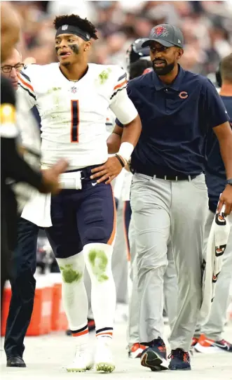  ?? JEFF BOTTARI/GETTY IMAGES ?? Fields took a hard shot to the back in the first quarter, then briefly had to leave the game after hyperexten­ding his left knee in the second Sunday.