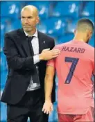  ??  ?? Zidane, consolando a Hazard.