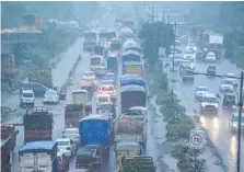  ?? PHOTO : VIBHAV BIRWATKAR ?? Due to the downpour, Thane Nashik highway on Eastern Express Highway experience­d traffic snarls on Friday