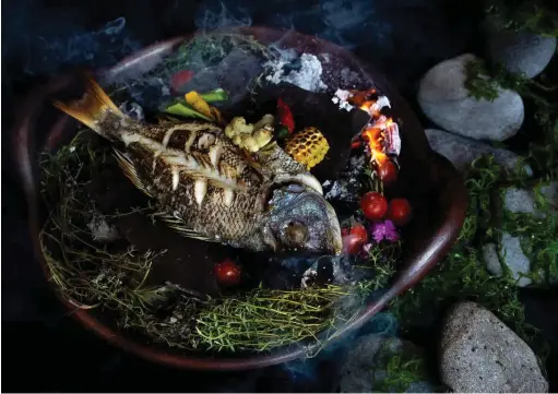  ??  ?? GRILLED WHOLE FISH