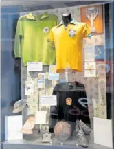  ?? ?? El museo alberga objetos de Pelé entre otros y de las grandes leyendas del fútbol británico: Best, Cantona...