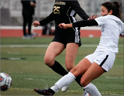  ?? GEORGE SPITERI — FOR MEDIANEWS GROUP ?? Sophia Baumann scores Romeo’s first goal during a MAC White match against L’Anse Creuse North on Friday. The Bulldogs won 3-2.