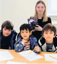  ??  ?? Little lads Andrew Shaw, Yashar Pourghazi and Daniel McHendry meet Amy