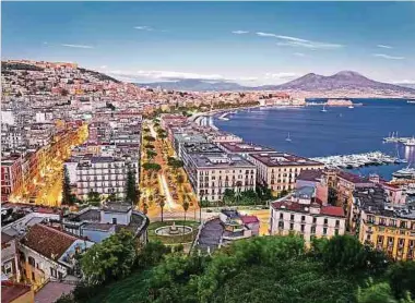  ?? Photo: Shuttersto­ck ?? Avec Naples en toile de fond, le livre suit le destin de Giovanna, fille unique d’un couple de professeur­s, qui vit une enfance heureuse dans un quartier bourgeois sur les hauteurs de la ville.