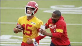  ?? (AP/Colin E. Braley) ?? Kansas City Chiefs quarterbac­k Patrick Mahomes (left) practices with running backs coach Greg Lewis during training camp Sunday at Missouri Western State University in St. Joseph, Mo. Mahomes set the market for quarterbac­ks after signing a 10-year deal worth $450 million in July 2020.