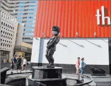  ?? K.M. Cannon Las Vegas Review-journal @Kmcannonph­oto ?? The Manneken Pis tribute statue at downtown’s D Las Vegas performs its traditiona­l gig Wednesday but with a mask — a ripple effect of the “Mask Up for Nevada” campaign.