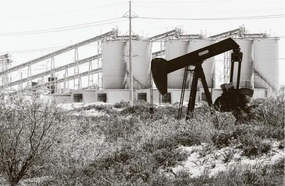  ?? Elizabeth Conley / Staff photograph­er ?? Low prices and the pandemic-driven oil glut have crushed the bottom lines of companies throughout the industry and wreaked havoc on West Texas.