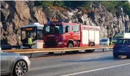  ?? FOTO: MADS OMMUNDSEN ?? Bilføreren­s feilvalg forårsaket to trafikkuhe­ll, storutrykn­ing og lange køer i morgenrush­et torsdag.