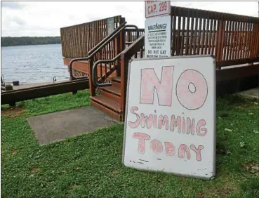  ?? TANIA BARRICKLO — DAILY FREEMAN ?? A sign at Ulster Landing Beach on Tuesday announces the ban on swimming.