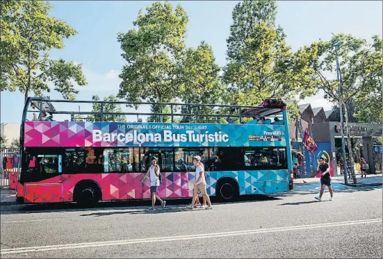  ?? INMA SAINZ DE BARANDA ?? Todo sigue igual. Los turistas continúan visitando el
lugar donde
miembros de Arran grabaron en vídeo su ataque a
un Bus Turístic