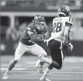  ?? NWA Democrat-Gazette/CHARLIE KAIJO ?? Arkansas linebacker Bumper Pool (left), who missed two days of practice last week with a muscle injury, is expected to be healthy enough to make his 11th start of the season Saturday when the Razorbacks face LSU.