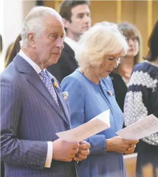  ?? PAUL CHIASSON / POOL / AFP VIA GETTY IMAGES ?? Britain's Prince Charles and Camilla, Duchess of Cornwall, take part in a traditiona­l prayer service
at a Ukrainian church in Ottawa on Wednesday during their Platinum Jubilee tour of Canada.