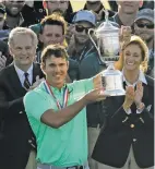  ??  ?? Brooks Koepka holds up the winning trophy after the U.S. Open at Erin Hills in Erin, Wis.