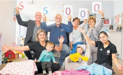  ?? Photo / John Stone ?? Freemasons’ Kevin Burch (back left) and Lindsay Stichbury, Christine Stichbury, Judy Burch with Kind Hands’ Sharlene Clements (front left), Eli Barnes, Shelby Porowini and Irene Dunn.