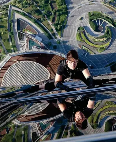  ?? PARAMOUNT PICTURES ?? Mission: Impossible 4: Tom Cruise klatrer på verdens høyeste bygning, Burj Khalifa, i Dubai.