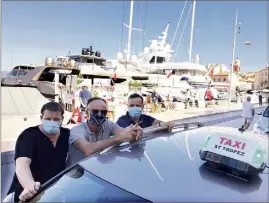  ?? (Photo Laurent Amalric) ?? A l’image de Maxime, Alex et Nicolas interrogés hier sur le port tropézien, les artisans taxis varois veulent sortir de l’ombre pour défendre leurs droits face à Uber devant les tribunaux.