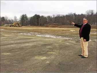  ?? RECORD FILE PHOTOS ?? Above, North Greenbush town Supervisor Lou Desso points out in February 2017where some will be located within the Van Rensselaer Square shopping plaza on Route 4. Ten months later, below, Desso took part in a ribbon-cutting ceremony for the new...