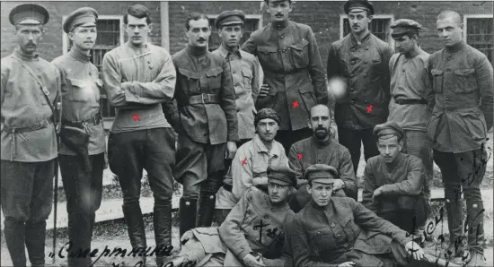  ??  ?? In a grim postcard from prison, Alexander ‘Sasha’ Wilenkin (middle of second row) crossed out his comrades who had not been executed