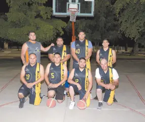  ??  ?? • Miranda Señalamien­tos comenzó con el pie derecho el Torneo de Basquetbol del Pitic.