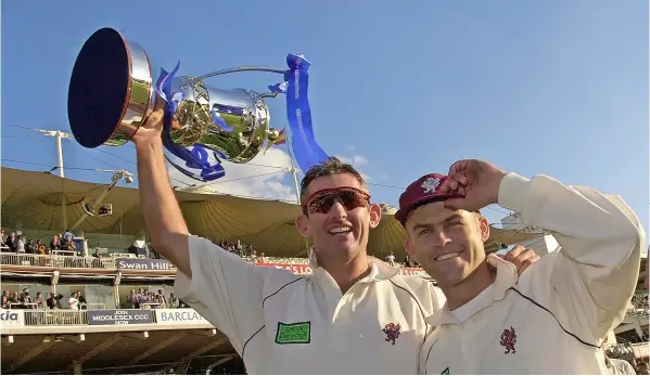  ?? PICTURE: Tom Shaw/allsport ?? Somerset’s Andrew Caddick and Jamie Cox celebrate with the trophy after beating Leicesters­hire in the 2001 C&G Cup final at Lords