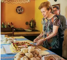  ??  ?? La académica y amiga de Pitol, Luz Fernández de Alba, en la celebració­n.