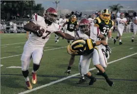  ?? Christian Monterrosa/For The Signal ?? Oxnard running back Danny Smith runs while Canyon defenders chase him in Friday game.