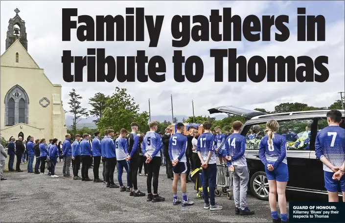  ??  ?? GUARD OF HONOUR: Killarney ‘Blues’ pay their respects to Thomas