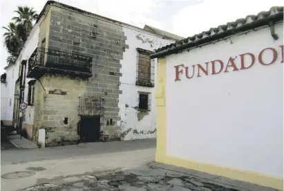  ?? Fotos: Marco Schicker ?? „Fundador“im Barrio San Mateo, Jerez. In den Gassen riecht es nach Kork und Wein.