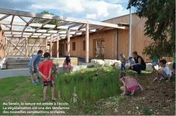  ??  ?? Au Serein, la nature est entrée à l’école. La végétalisa­tion est une des tendances des nouvelles constructi­ons scolaires.