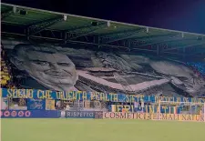  ?? LAPRESSE ?? La coreografi­a della curva del Frosinone nello stadio Stirpe