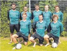  ?? FOTO: TV VERINGENDO­RF ?? Für den TV Veringendo­rft spielen in dieser Saison: (v.l.n.r) Patrick Pfister, Marius Heim, Dennis Griener, Phillip Zillhart, Cornelius Sauter, Pascal Kloss, Trainer Rolf Bregenzer und Jakob Gaiser. Auf dem Bild fehlt Michael Witte.