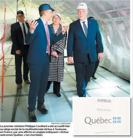  ?? PHOTOS COURTOISIE ?? Le premier ministre Philippe Couillard a été accueilli hier au siège social de la multinatio­nale Airbus à Toulouse, en France, par une affiche en anglais indiquant « Airbus welcomes Québec » (en mortaise).