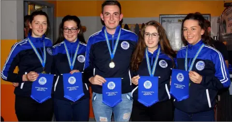  ??  ?? Gold medal winners under 18 Girls Heritage: Cody Byrne, Aoife Codd, Ruairi Murphy (Cox) Sinead Kinsella and Katie Hempenstal­l.