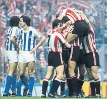  ?? FOTOS: M. M. ?? Una jornada gloriosa, la del triunfo frente a la Real en San Mamés, que supuso el último título liguero. Liceranzu logró el gol que desató el éxtasis al cabecear y batir a Arconada