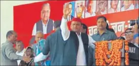  ?? HT PHOTO ?? ▪ Samajwadi Party chief Akhilesh Yadav at an election rally in Gorakhpur on Wednesday