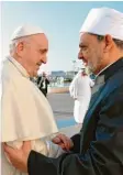  ?? Foto: dpa ?? Papst Franziskus mit Großimam Ahmad Mohammad al-Tayyeb bei seinem Besuch in Abu Dhabi.