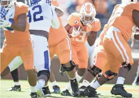  ?? CALVIN MATTHEIS/NEWS SENTINEL ?? Tennessee running back Eric Gray, middle, runs the ball against Kentucky Oct. 17, 2020 at Neyland Stadium in Knoxville, Tenn.