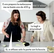  ??  ?? E ora preparo le melanzane: me ne basta una da 450 g. La tagli a striscioli­ne? Sì, e utilizzo solo la parte con la buccia.