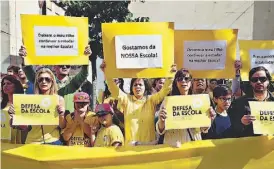  ??  ?? Depois de várias vigílias, colégios manifestam-se hoje à porta do Parlamento