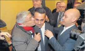  ?? AP ?? ▪ Five Star Movement leader Luigi Di Maio (centre) is kissed by a journalist as he arrives for a press conference. The antiestabl­ishment movement emerged as the single largest party in the polls.